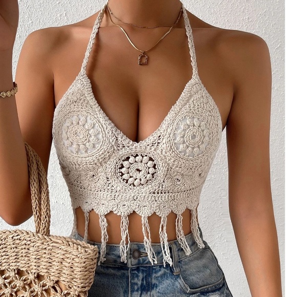 Boho Plunging Neck Crochet Padded Halter Crop Top - Picture 3 of 7